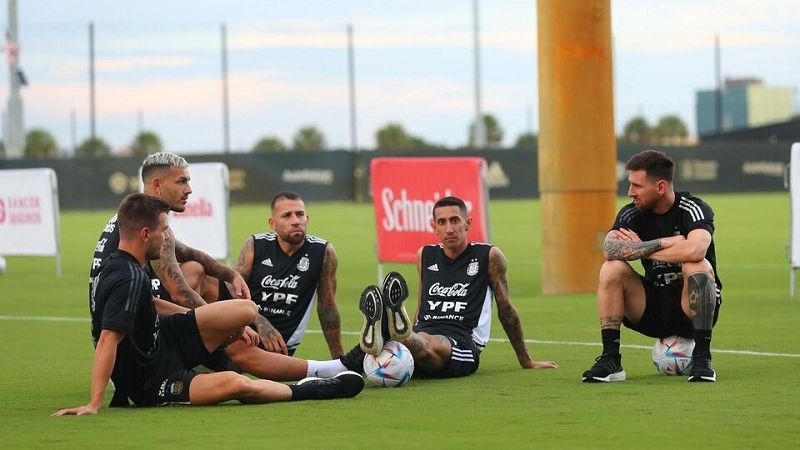 Montiel y Acuña, únicos ausentes en la práctica de Argentina