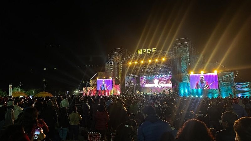 Con fiesta arriba y abajo del escenario, debutó el Patio de las Provincias