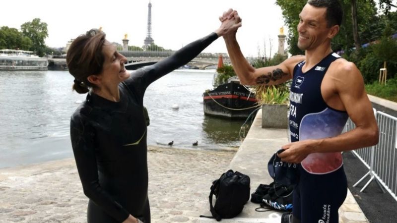 Ministra francesa se tiró al Sena, por sanidad del agua