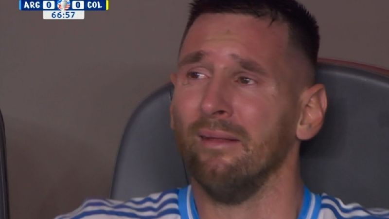 Messi lloró al dejar la cancha
