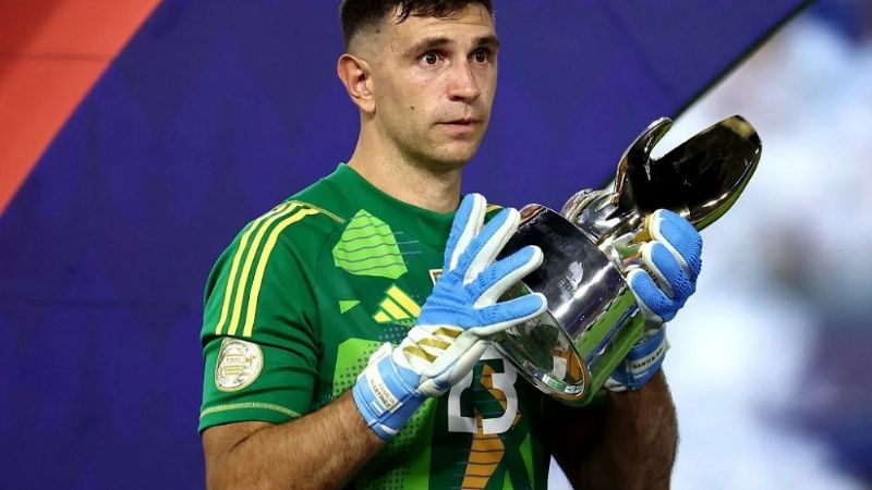 “Dibu” fue el mejor arquero de la Copa América