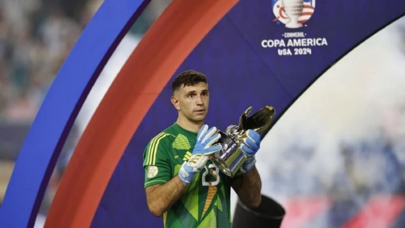 “Dibu” fue el mejor arquero de la Copa América