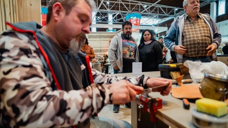 La cocina de las artesanías en las demostraciones en vivo