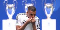 KYLIAN MBAPPÉ besó el escudo del Real Madrid en su presentación en el Santiago Bernabéu, afirmando que 