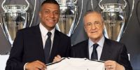KYLIAN MBAPPÉ, junto a Florentino Pérez, presidente del Real Madrid.