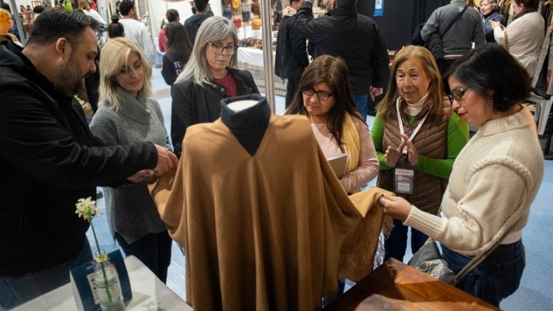 Entrega de premios, homenajes y desfile de ponchos