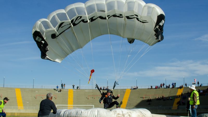 Globo aerostático, simulador de vuelos y las copas de la Selección en el Poncho