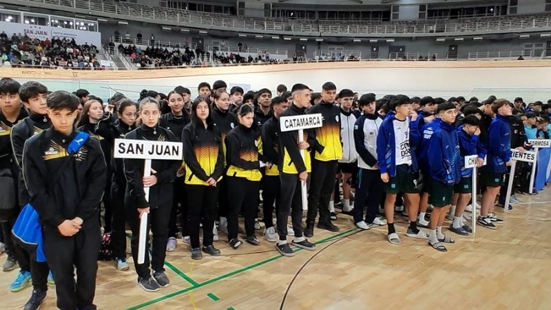 Vóley: Triunfos de las chicas y traspié de los varones