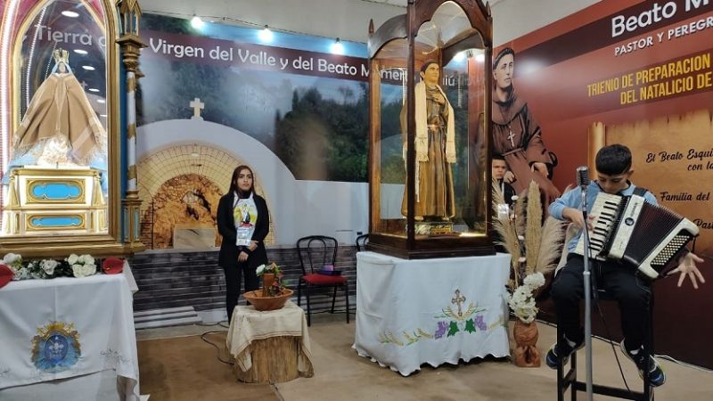Emotivo homenaje de Ramiro Martínez  a la Virgen del Valle y al Beato Esquiú