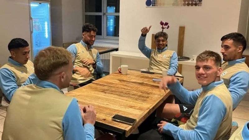 Otamendi, Julián y Rulli ya están en París