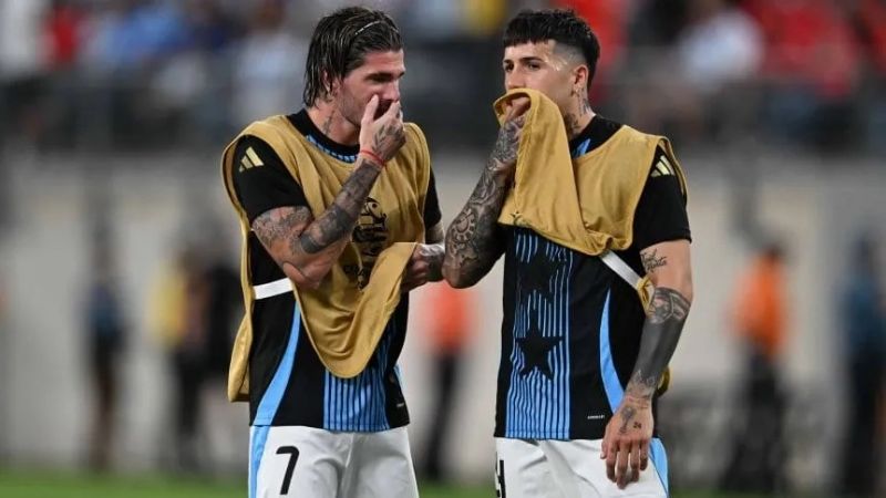 Defensa de Rodrigo De Paul a Enzo Fernández