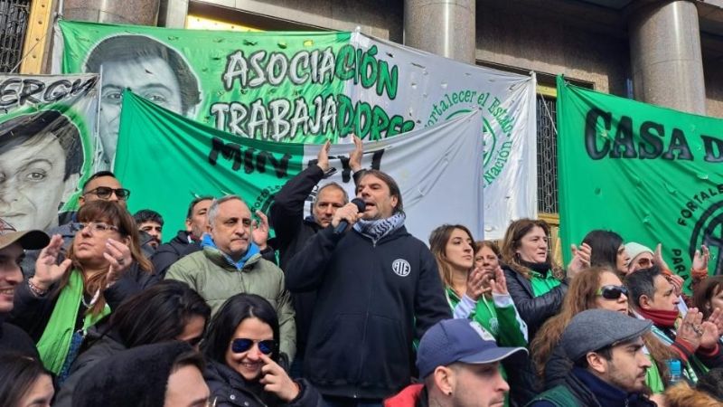 Ola masiva de despidos en organismos nacionales