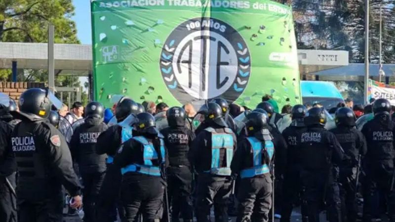 Ola masiva de despidos en organismos nacionales