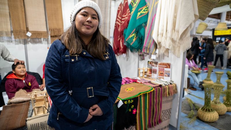 El arte del telar, cada vez más vivo en las nuevas generaciones de tejedores