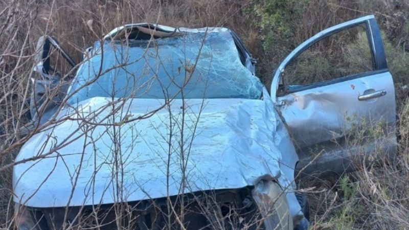 Camioneta cayó a un precipicio de 30 metros