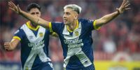 AGUSTÍN SÁNDEZ celebra su gol en el Beira Río, de Porto Alegre, donde Central empató y clasificó a los 8vos. de final de la Copa Sudamericana.