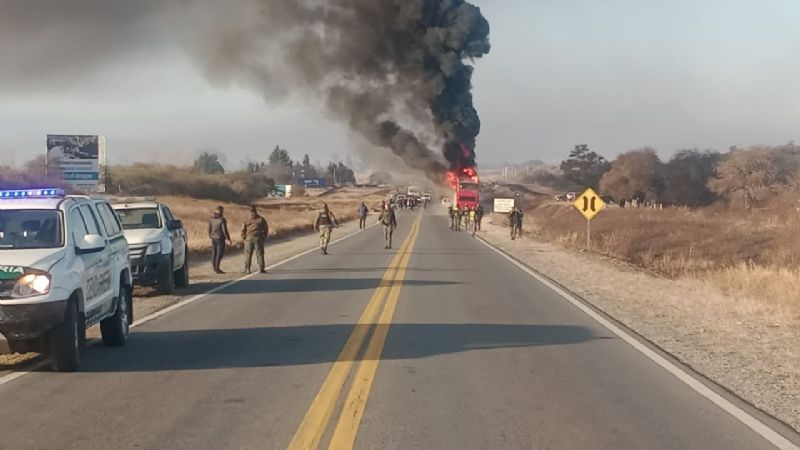 Incendiaron un micro para evitar la incautación de lo que transportaban
