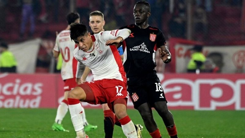 Huracán empató y sigue arriba, pero…