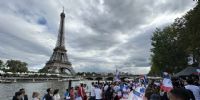 LA TORRE EIFFEL, en una de las márgenes del río Sena, como hoy se observará en la ceremonia inaugural.