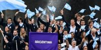 LA DELEGACIÓN ARGENTINA en su paso por el río Sena, durante la ceremonia de apertura de los JJ.OO. 2024.