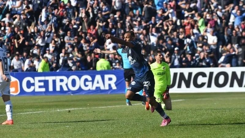 “La Lepra” festejó el primer gol Villa