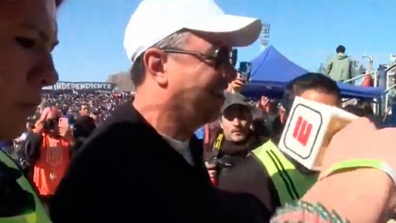 Y, justo, el “Muñeco”, apareció en Mendoza