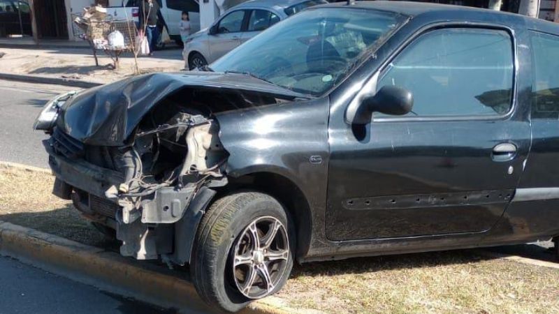 Conductor borracho chocó su vehículo