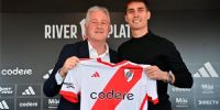 FEDERICO GATTONI, en la foto con el vicepresidente Matías Patanian, al ser presentado hoy en River.