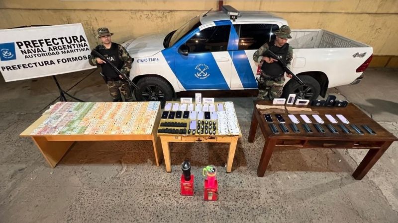 Prefectura decomisó celulares de alta gama y más de 13 millones de pesos