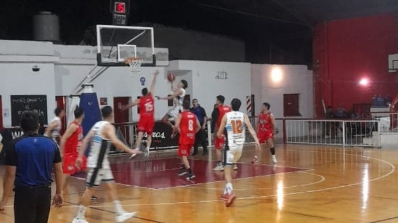 Red Star le ganó a Hindú y es puntero