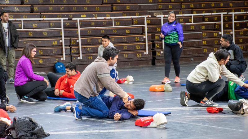 Taller de RCP y Maniobras de Heimlich para trabajadores en la Fiesta del Poncho