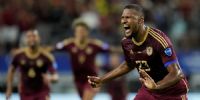 AUNQUE NO ALCANZÓ, el golazo de Salomón Rondón, de casi mitad de cancha, es uno de los mejores de Copa América.