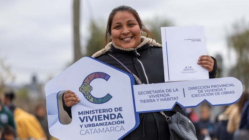 Derecho a una vivienda digna: entregaron 100 viviendas a familias catamarqueñas