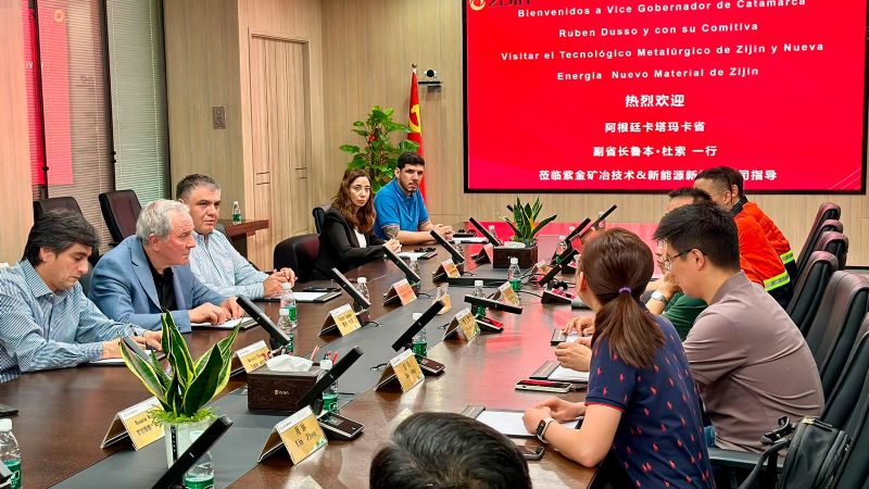 La comitiva catamarqueña recorrió un centro de investigación de nuevas energías y una planta de cobre