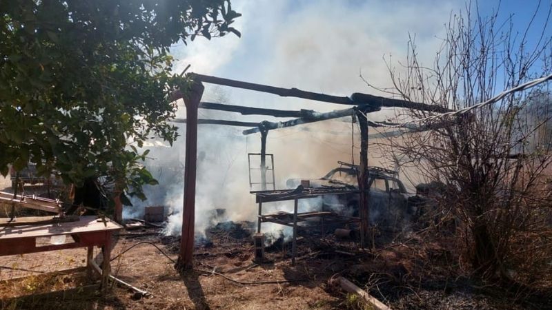 Se incendió un quincho y un automóvil