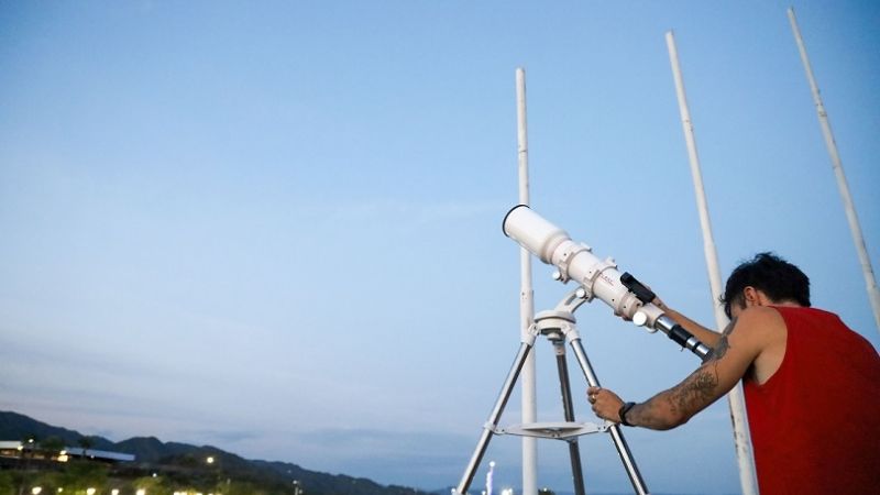 Astroturismo para contemplar Saturno y la luna llena en acuario