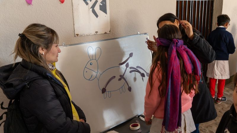 "Retrojuegos: juegos de ayer y hoy" para celebrar el mes de las infancias