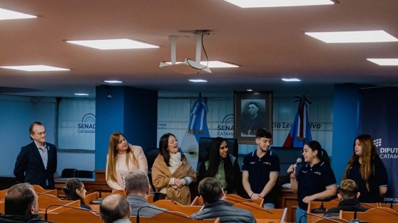 Catamarqueños jóvenes de intercambio visitaron la Cámara de Diputados