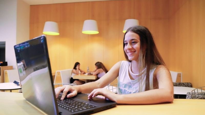 Telecom invita a niñas y adolescentes a capacitarse en  tecnología
