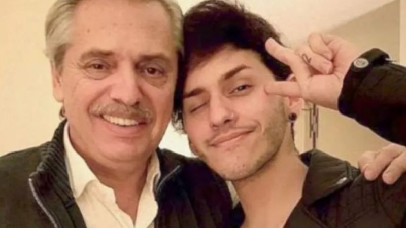 Dyhzy, el hijo de Alberto, le soltó la mano a su padre