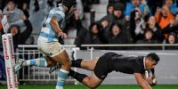 Los Pumas no pudieron recuperar la ventaja de 20 puntos que sacó Nueva Zelanda en el primer tiempo y cayeron en Auckland. 