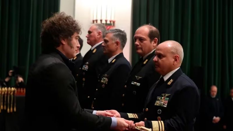 Milei encabezó acto con las FF.AA., sin Villarruel