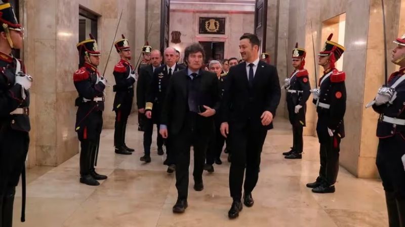 Milei encabezó acto con las FF.AA., sin Villarruel