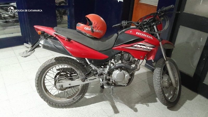 Dejaron abandonada una moto robada