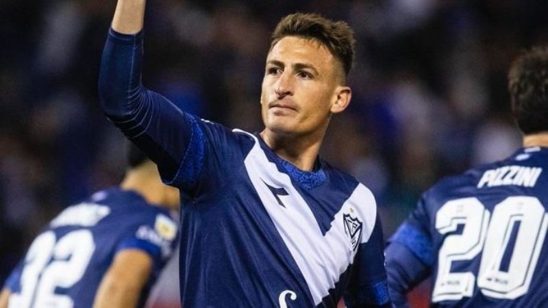 Vélez venció a Instituto y es el único puntero