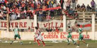 UNA ACCIÓN de juego, en el primer tiempo de Villa Dolores 1-San Martín 0.