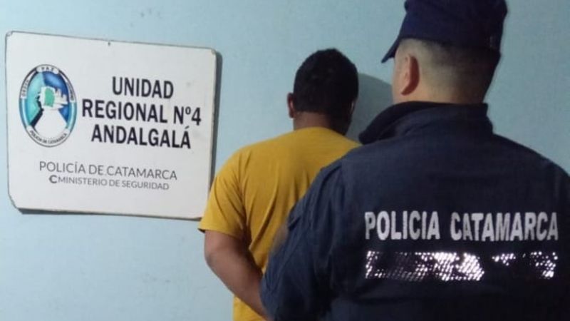 Intentó agredir a policías