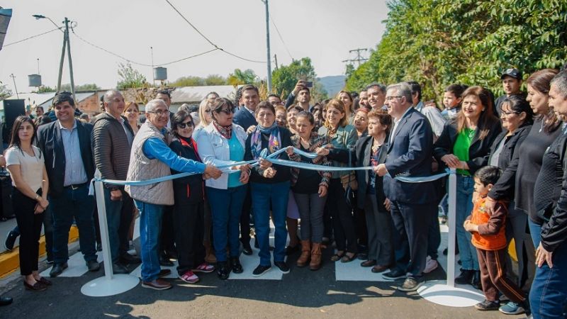 Asfaltado en el B° 32 viviendas de Alijilán