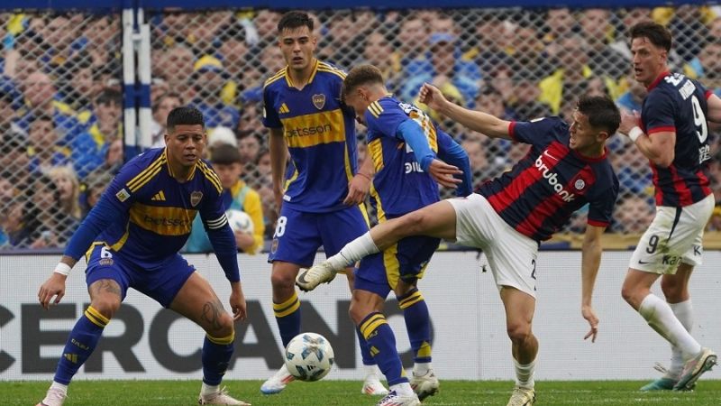 Riquelme le pidió la camiseta a Anselmino