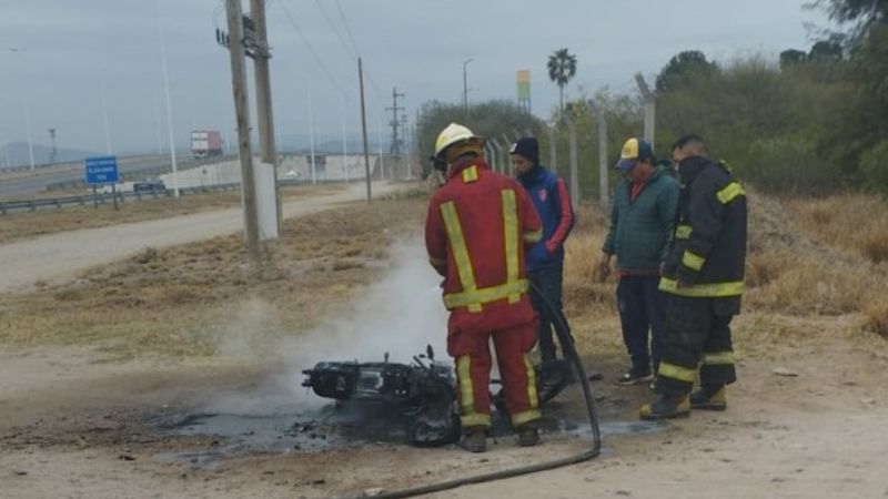 Se incendió una moto